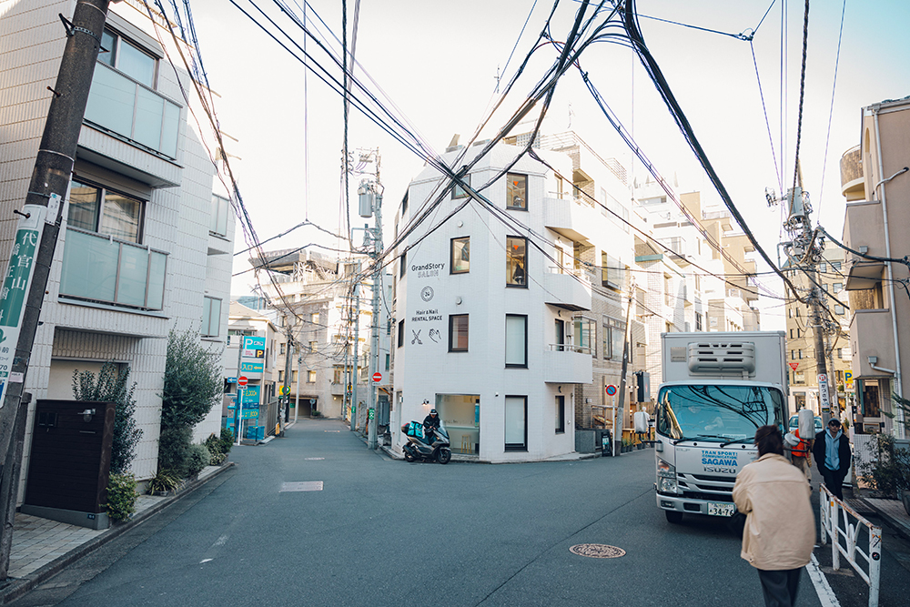 二手に分かれているところで左に曲がります